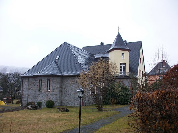 Christuskirche (Bockau) – © https://commons.wikimedia.org/wiki/User:Aagnverglaser – Lizenz: CC-BY-SA-4.0 <https://creativecommons.org/licenses/by-sa/4.0/deed.de>